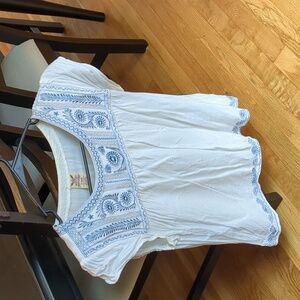 Faded Glory White Top with Blue Embroidery